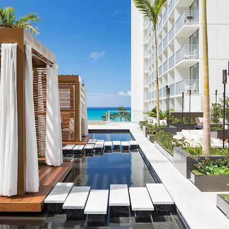 'Alohilani Resort Waikiki Beach Honolulu Exterior photo The pool at the W Fort Lauderdale