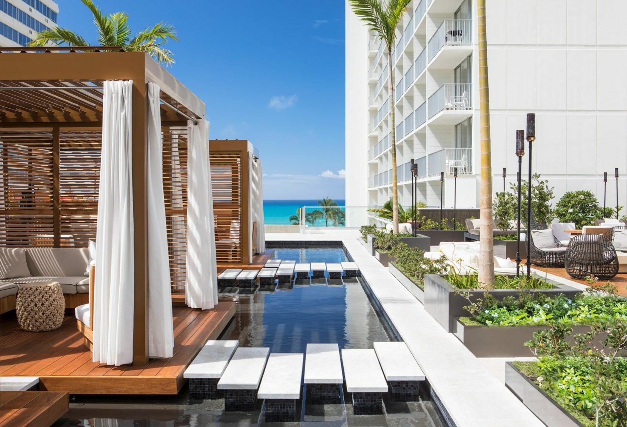 'Alohilani Resort Waikiki Beach Honolulu Exterior photo The pool at the W Fort Lauderdale