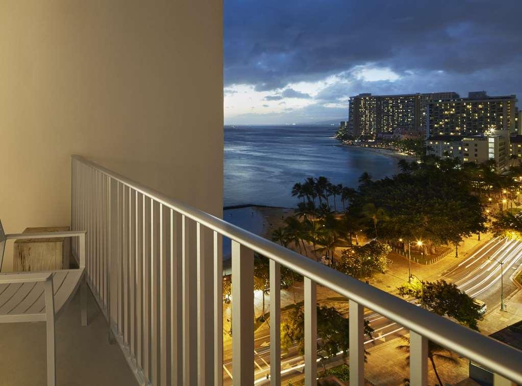 'Alohilani Resort Waikiki Beach Honolulu Exterior photo A typical view from a guest room at the Hale Koa Hotel