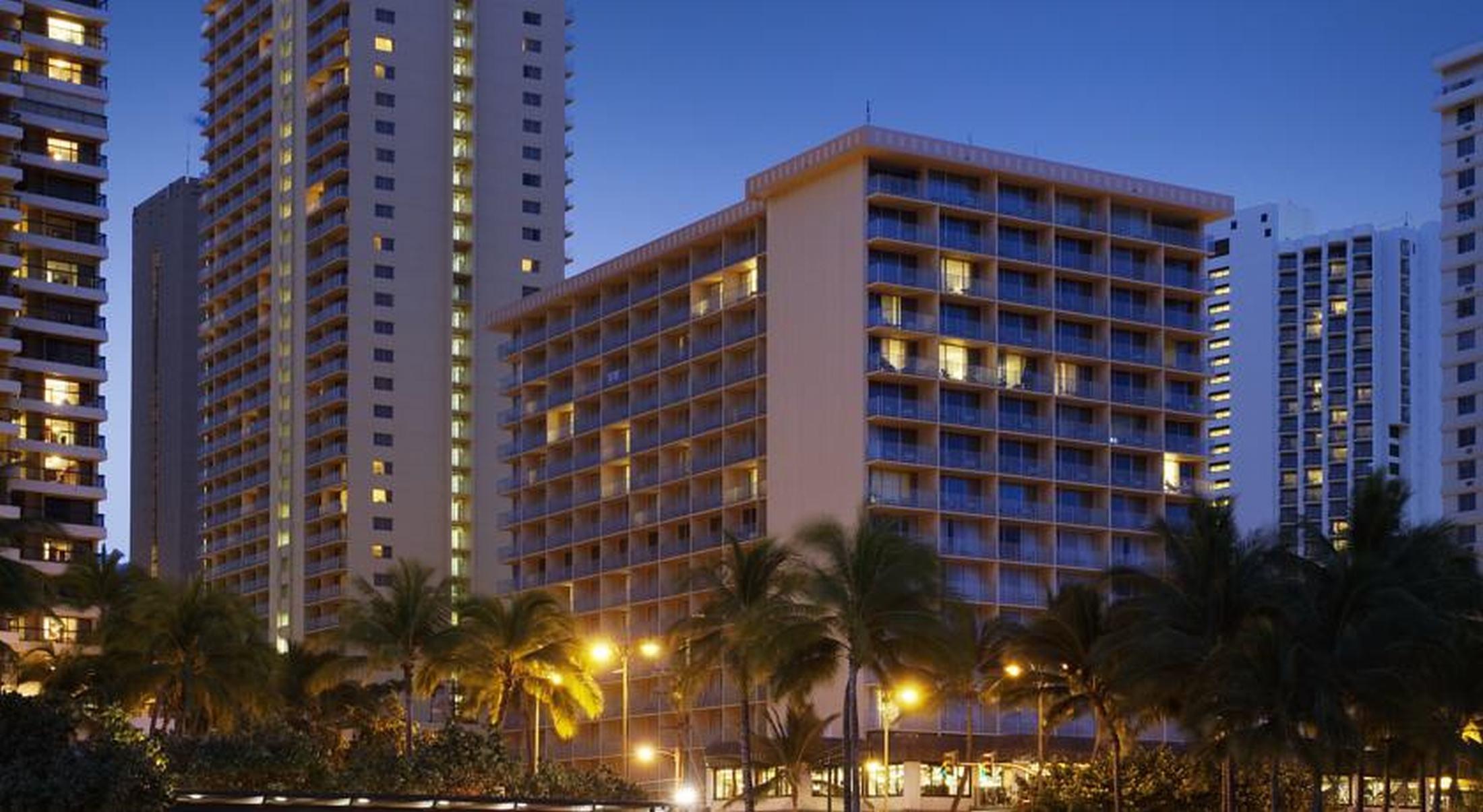 'Alohilani Resort Waikiki Beach Honolulu Exterior photo The Banyan Tree