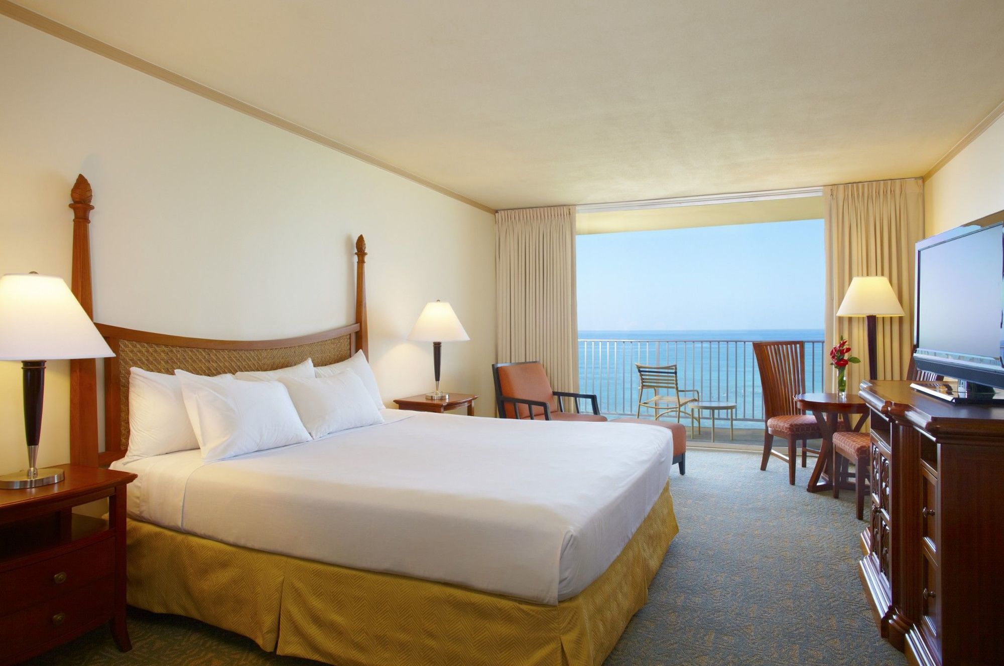 'Alohilani Resort Waikiki Beach Honolulu Room photo A guest room at the Hilton San Diego Bayfront