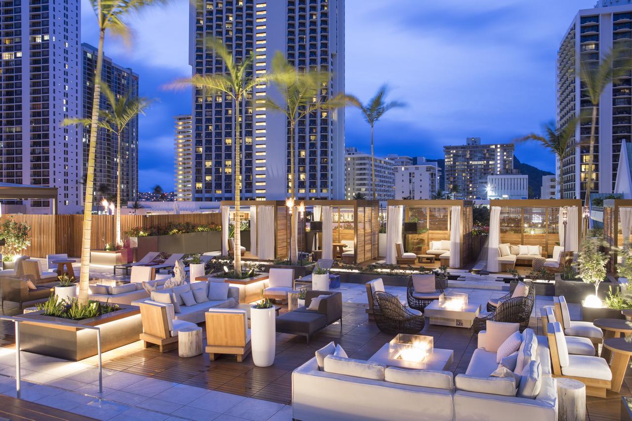 'Alohilani Resort Waikiki Beach Honolulu Exterior photo The pool deck at the W Honolulu